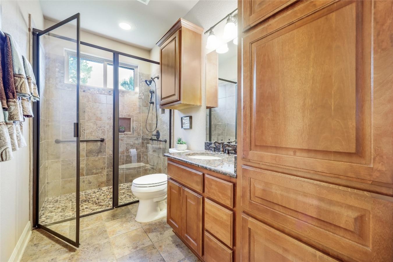 Marble Falls, Travis, 78654, United States, 4 Bedrooms Bedrooms, ,3 BathroomsBathrooms,Residential,For Sale,1905254