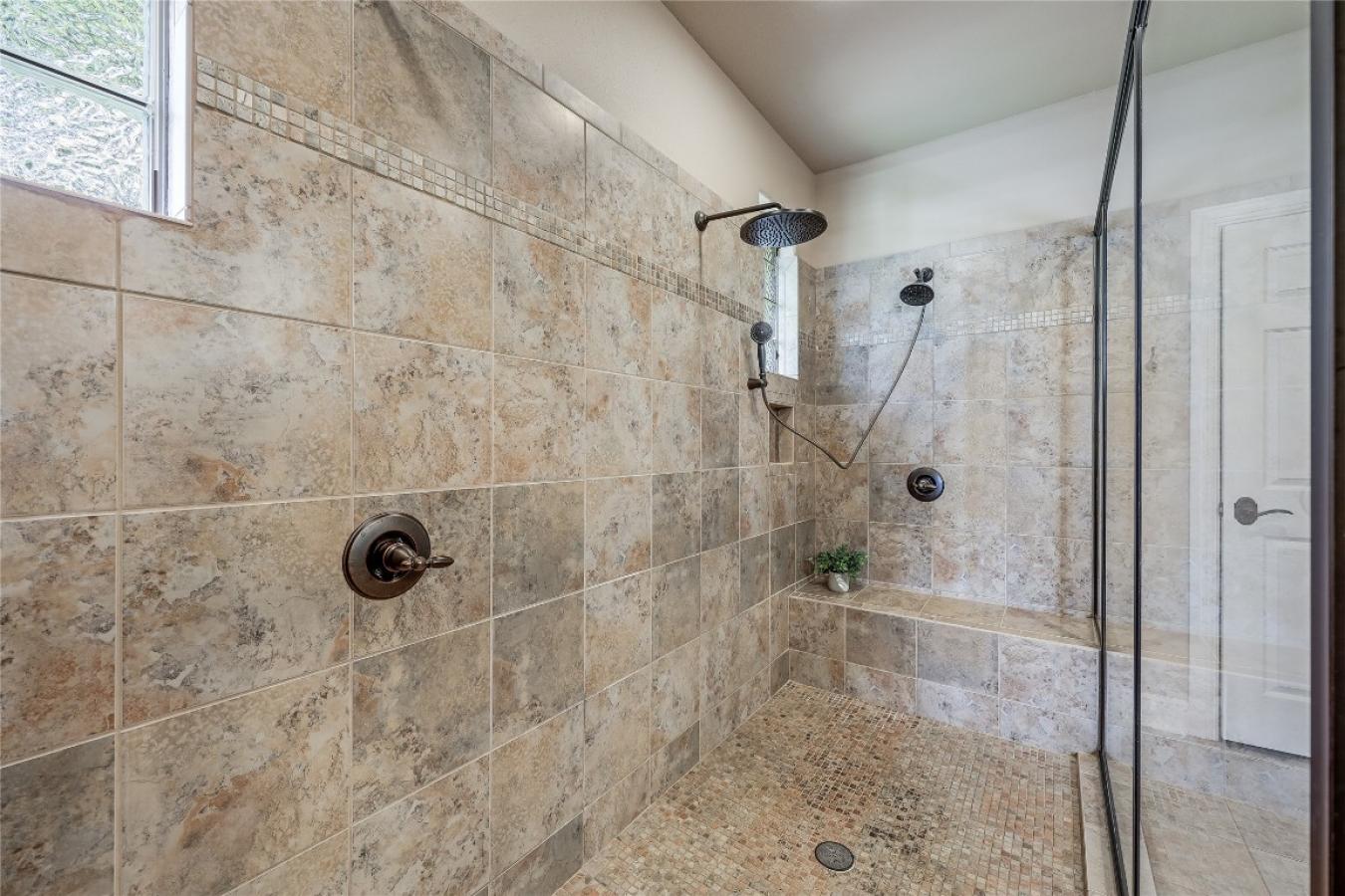 Marble Falls, Travis, 78654, United States, 4 Bedrooms Bedrooms, ,3 BathroomsBathrooms,Residential,For Sale,1905254