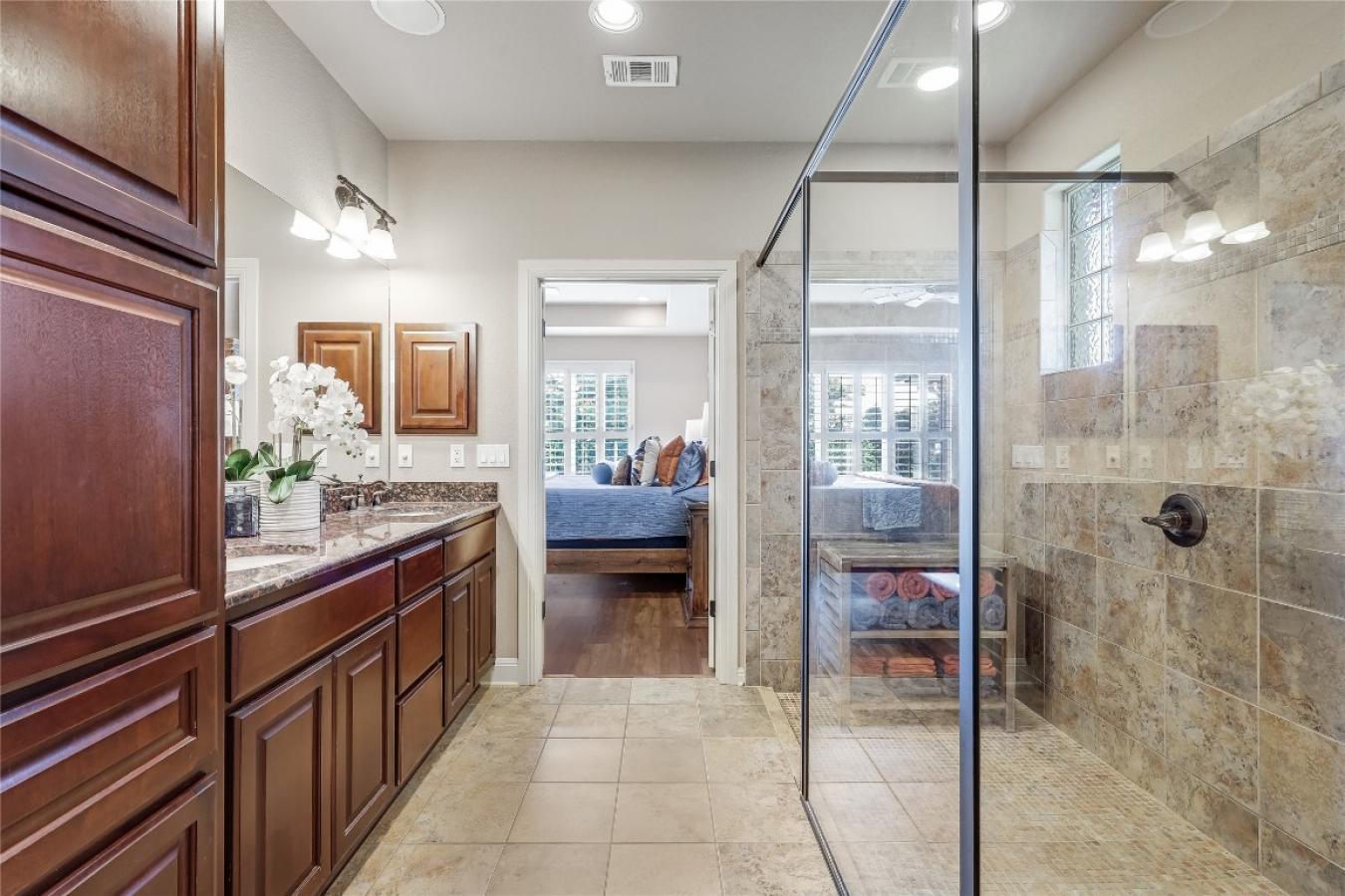 Marble Falls, Travis, 78654, United States, 4 Bedrooms Bedrooms, ,3 BathroomsBathrooms,Residential,For Sale,1905254