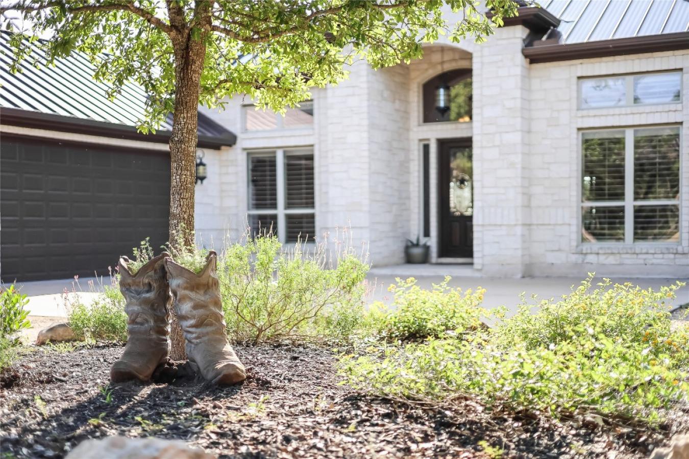 Marble Falls, Travis, 78654, United States, 4 Bedrooms Bedrooms, ,3 BathroomsBathrooms,Residential,For Sale,1905254