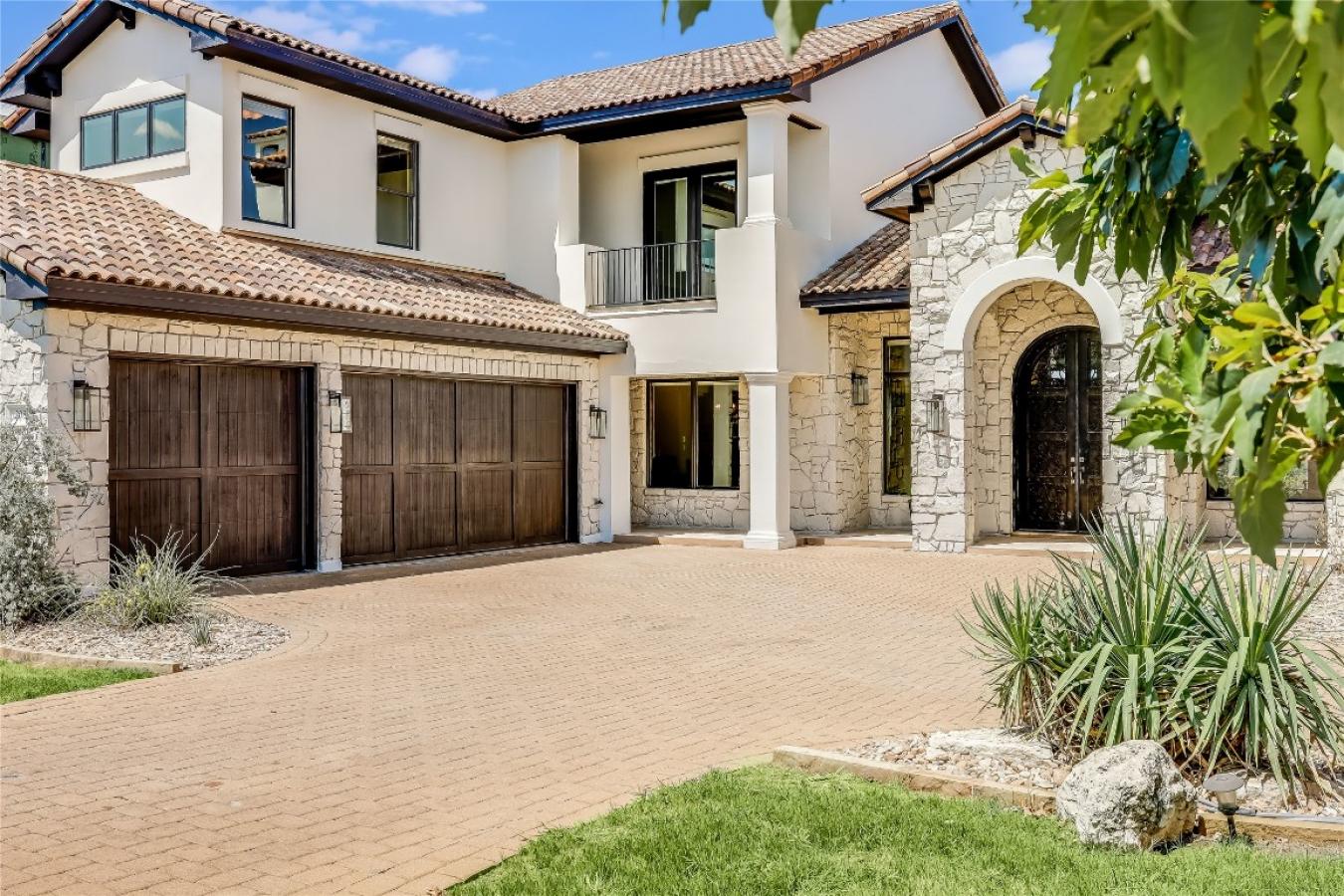 Lago Vista, Travis, 78645, United States, 5 Bedrooms Bedrooms, ,4 BathroomsBathrooms,Residential,For Sale,1905253