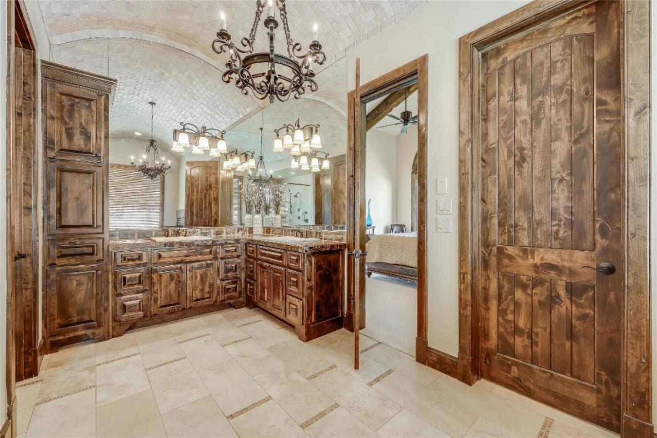 Lago Vista, Travis, 78645, United States, 5 Bedrooms Bedrooms, ,4 BathroomsBathrooms,Residential,For Sale,1905253