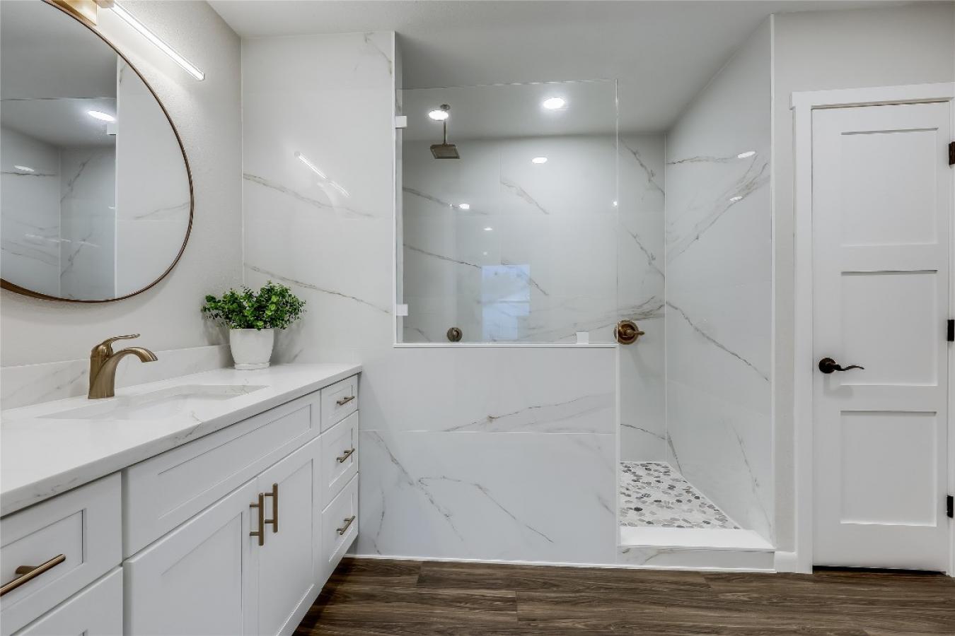 Lago Vista, Travis, 78645, United States, 7 Bedrooms Bedrooms, ,5 BathroomsBathrooms,Residential,For Sale,1905251
