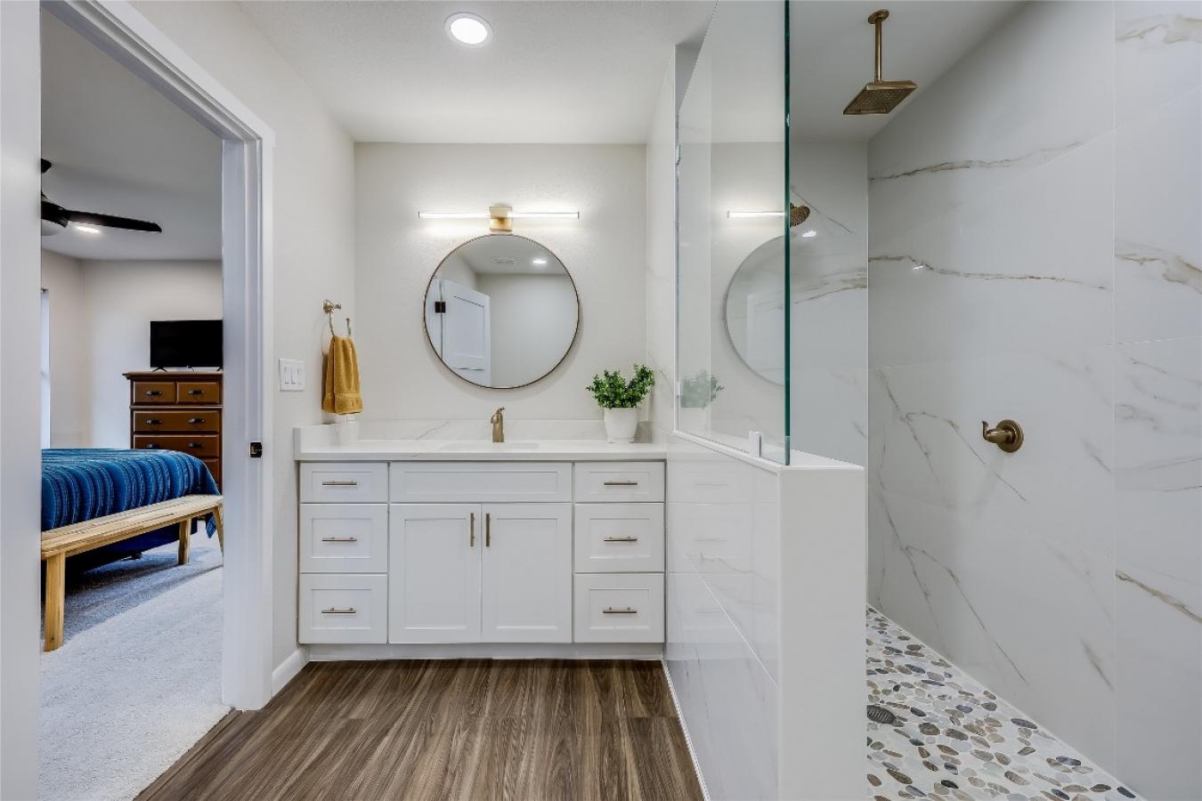 Lago Vista, Travis, 78645, United States, 7 Bedrooms Bedrooms, ,5 BathroomsBathrooms,Residential,For Sale,1905251