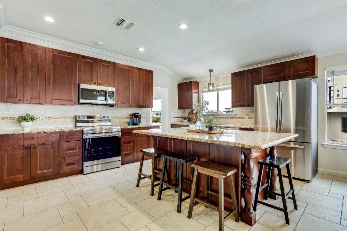 Lago Vista, Travis, 78645, United States, 7 Bedrooms Bedrooms, ,5 BathroomsBathrooms,Residential,For Sale,1905251