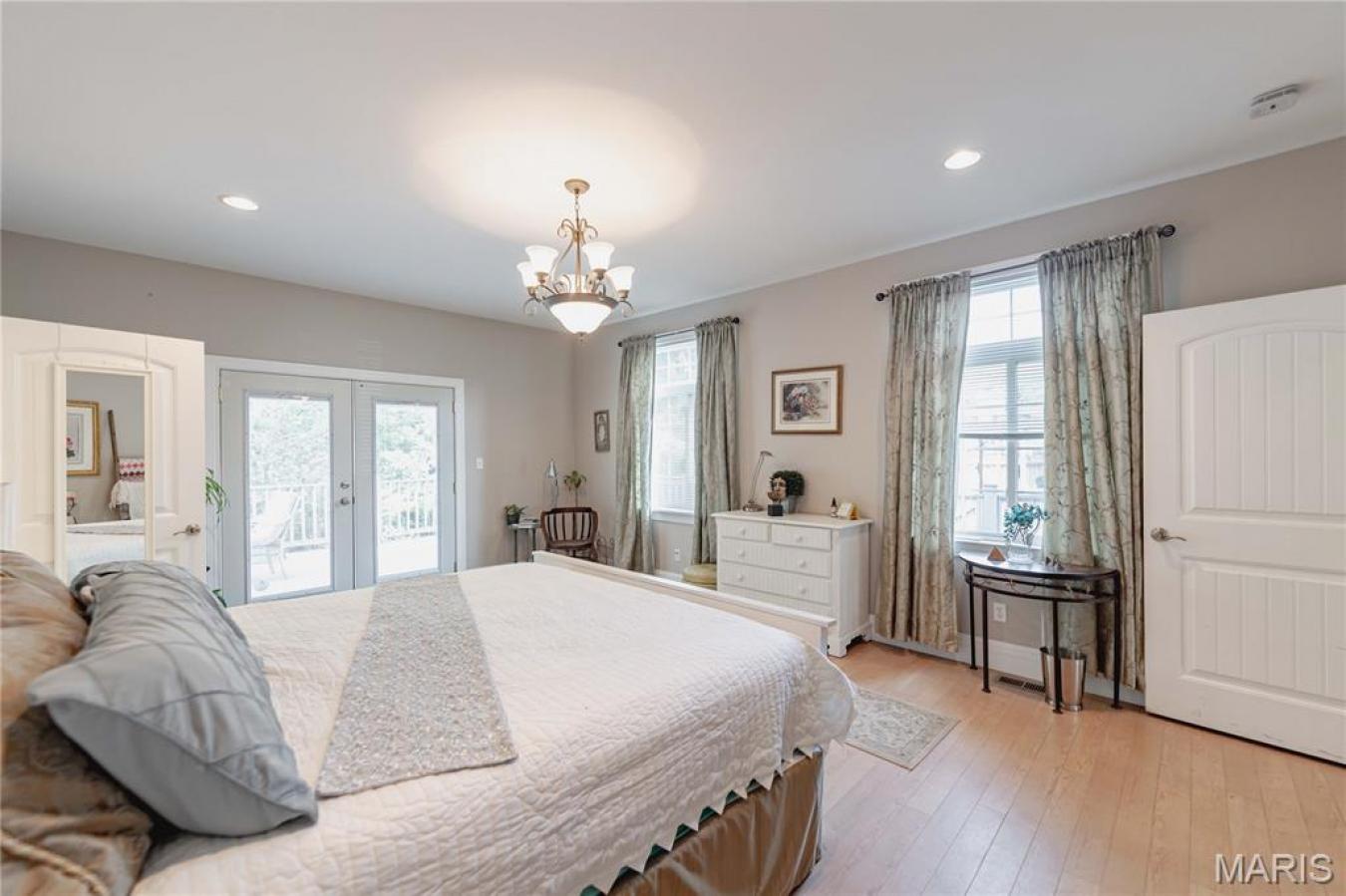 St Louis, St. Louis, 63122, United States, 5 Bedrooms Bedrooms, ,4 BathroomsBathrooms,Residential,For Sale,1905244