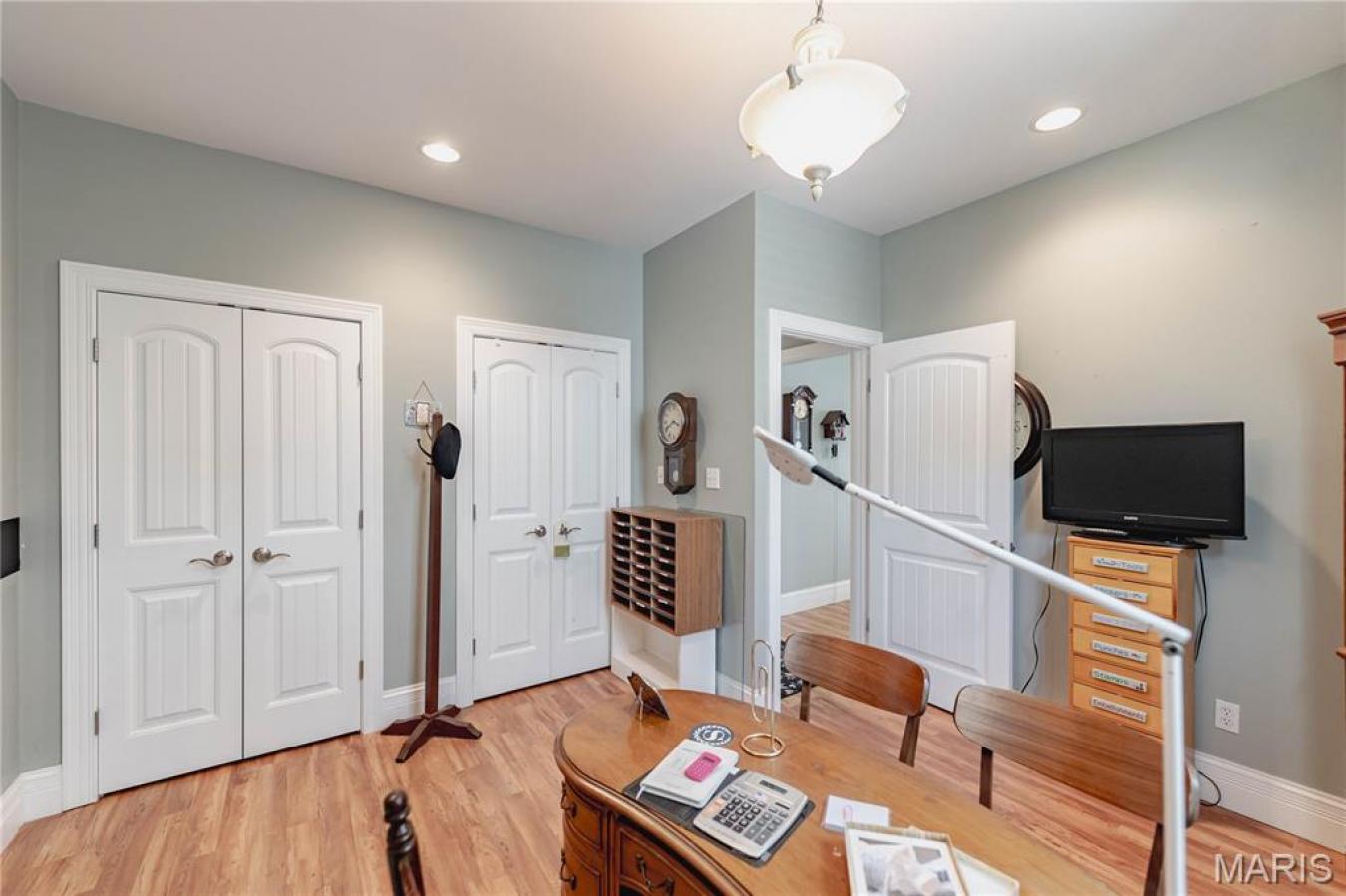 St Louis, St. Louis, 63122, United States, 5 Bedrooms Bedrooms, ,4 BathroomsBathrooms,Residential,For Sale,1905244