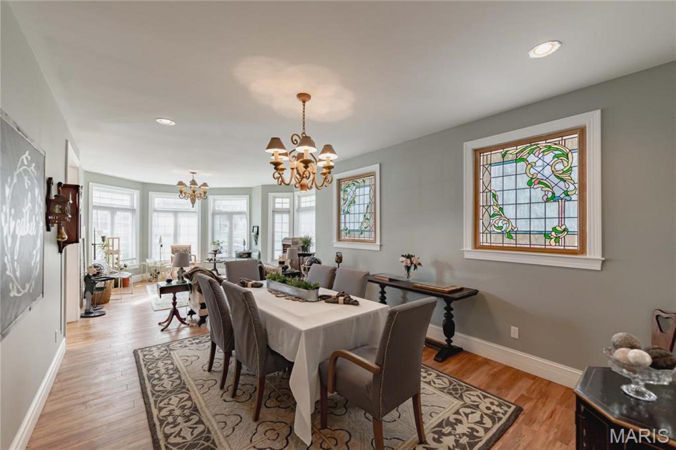 St Louis, St. Louis, 63122, United States, 5 Bedrooms Bedrooms, ,4 BathroomsBathrooms,Residential,For Sale,1905244
