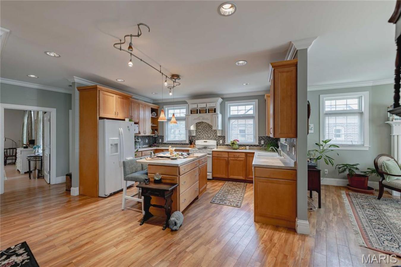 St Louis, St. Louis, 63122, United States, 5 Bedrooms Bedrooms, ,4 BathroomsBathrooms,Residential,For Sale,1905244