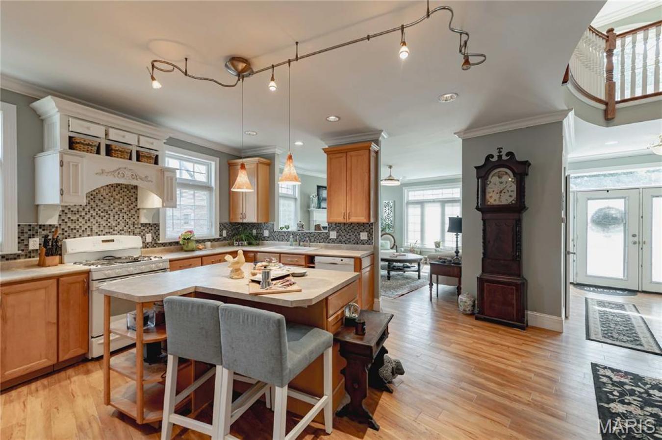 St Louis, St. Louis, 63122, United States, 5 Bedrooms Bedrooms, ,4 BathroomsBathrooms,Residential,For Sale,1905244