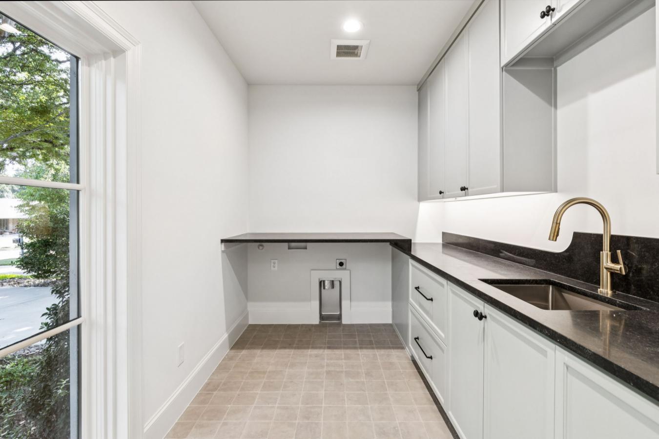 Dallas, Dallas, 75229, United States, 6 Bedrooms Bedrooms, ,4 BathroomsBathrooms,Residential,For Sale,1905241