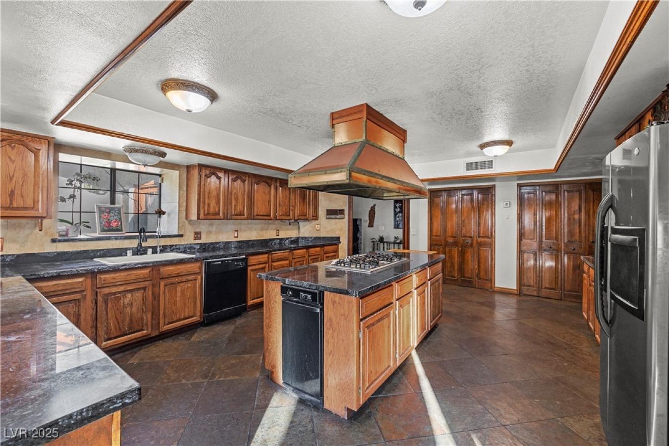 Las Vegas, Clark, 89121, United States, 5 Bedrooms Bedrooms, ,4 BathroomsBathrooms,Residential,For Sale,1934140