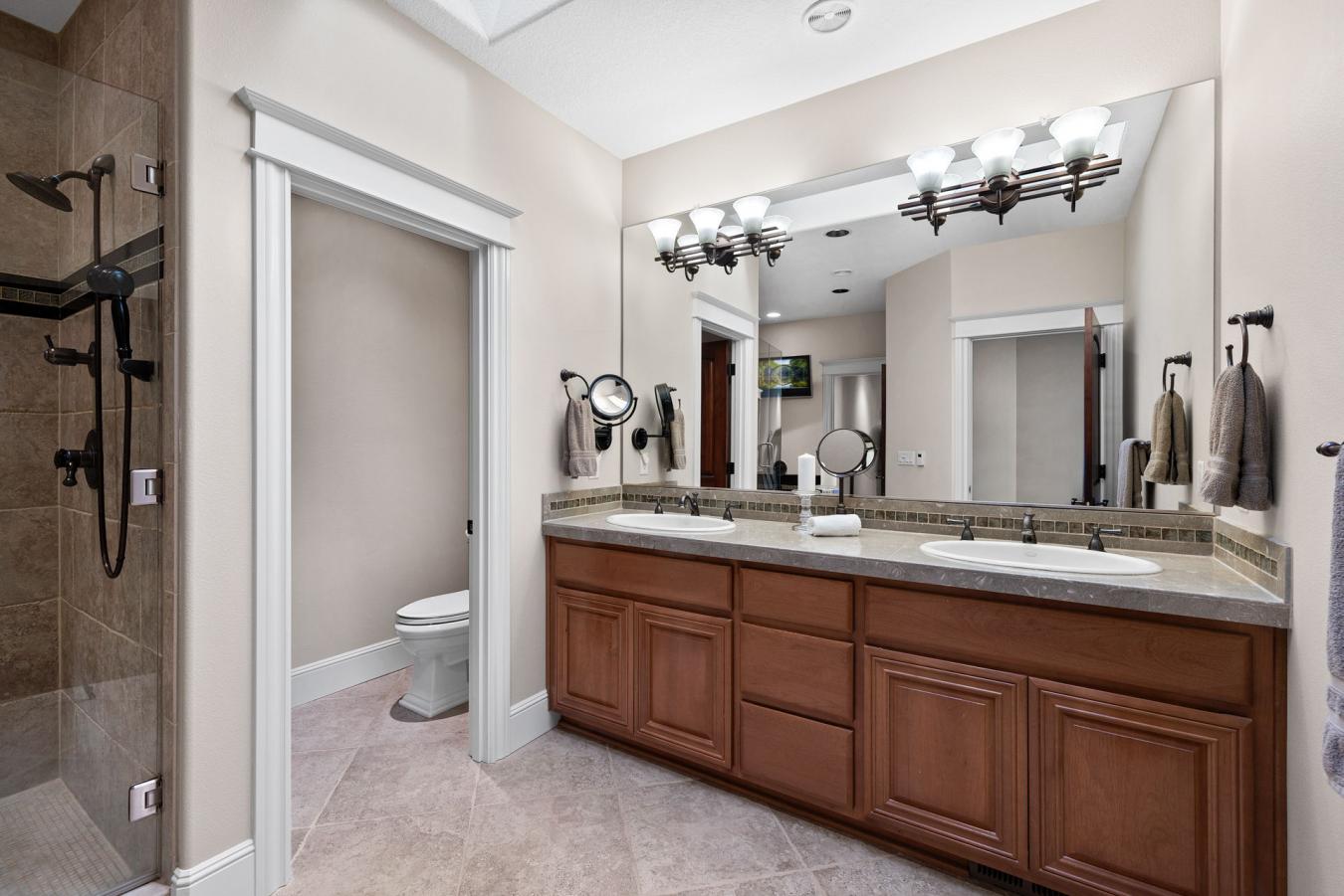 Newberg, Yamhill, 97132, United States, 5 Bedrooms Bedrooms, ,4 BathroomsBathrooms,Residential,For Sale,1905238