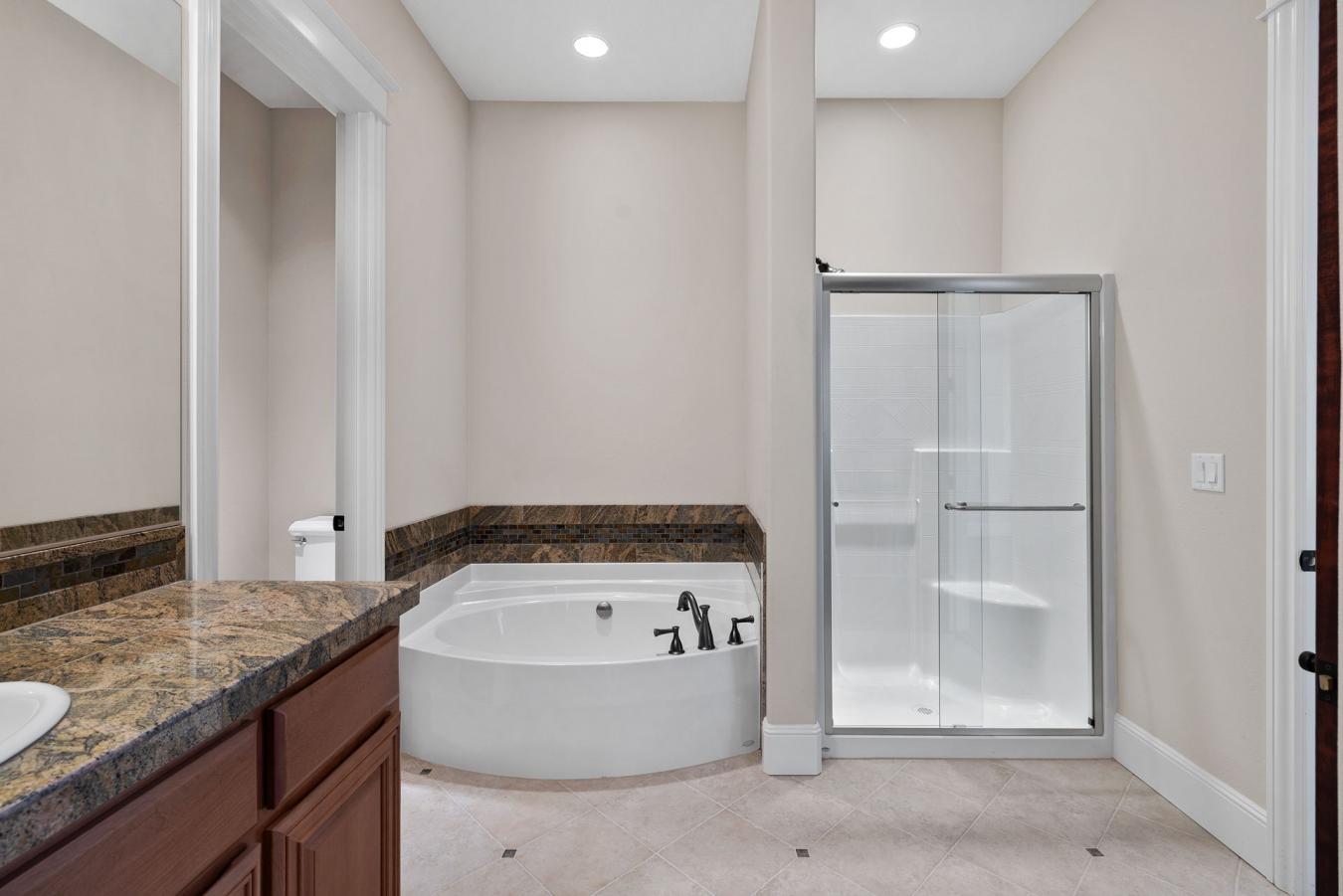 Newberg, Yamhill, 97132, United States, 5 Bedrooms Bedrooms, ,4 BathroomsBathrooms,Residential,For Sale,1905238