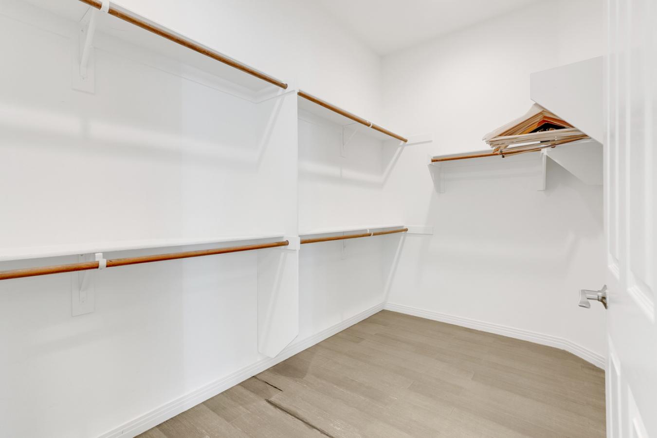 Indio, Riverside, 92201, United States, 7 Bedrooms Bedrooms, ,4 BathroomsBathrooms,Residential,For Sale,1905236