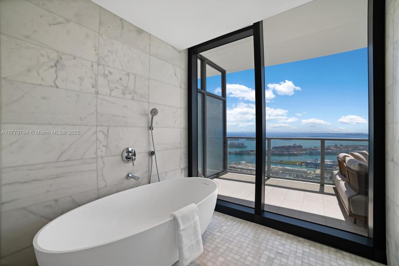 Miami Beach, Florida, 33139, United States, 3 Bedrooms Bedrooms, ,3 BathroomsBathrooms,Residential,For Sale,1905440