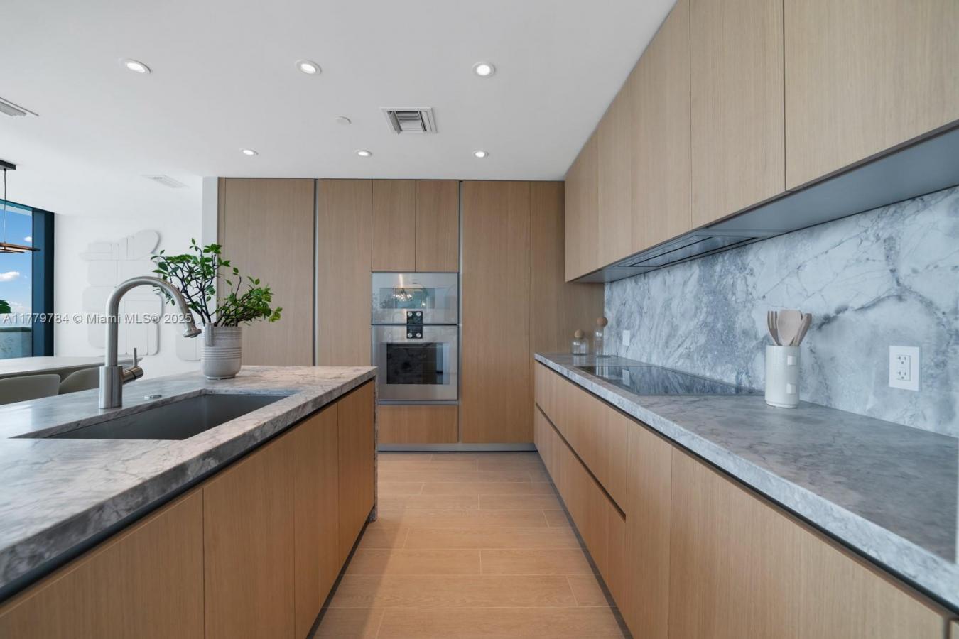 Miami Beach, Florida, 33139, United States, 3 Bedrooms Bedrooms, ,3 BathroomsBathrooms,Residential,For Sale,1905440
