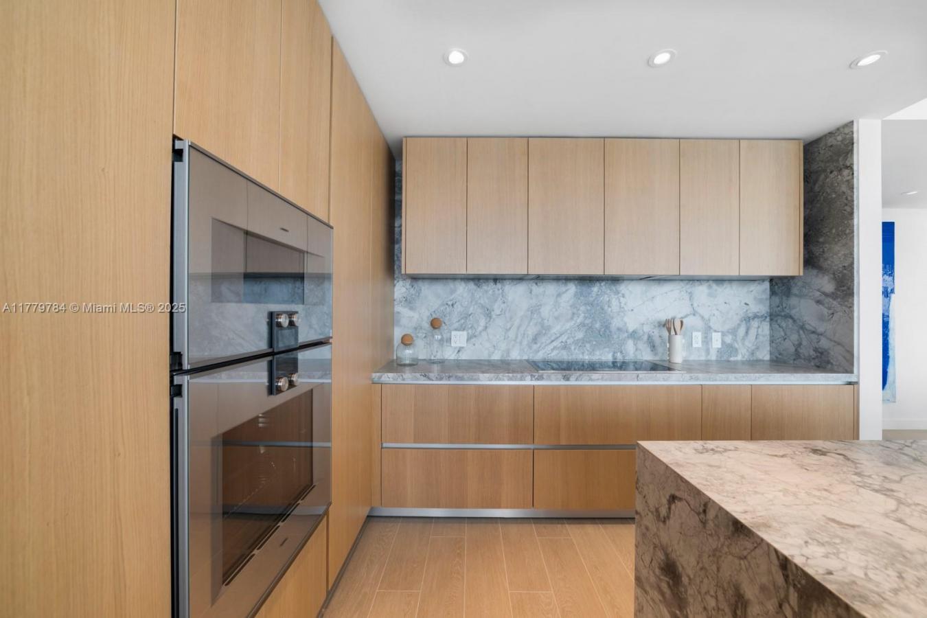 Miami Beach, Florida, 33139, United States, 3 Bedrooms Bedrooms, ,3 BathroomsBathrooms,Residential,For Sale,1905440
