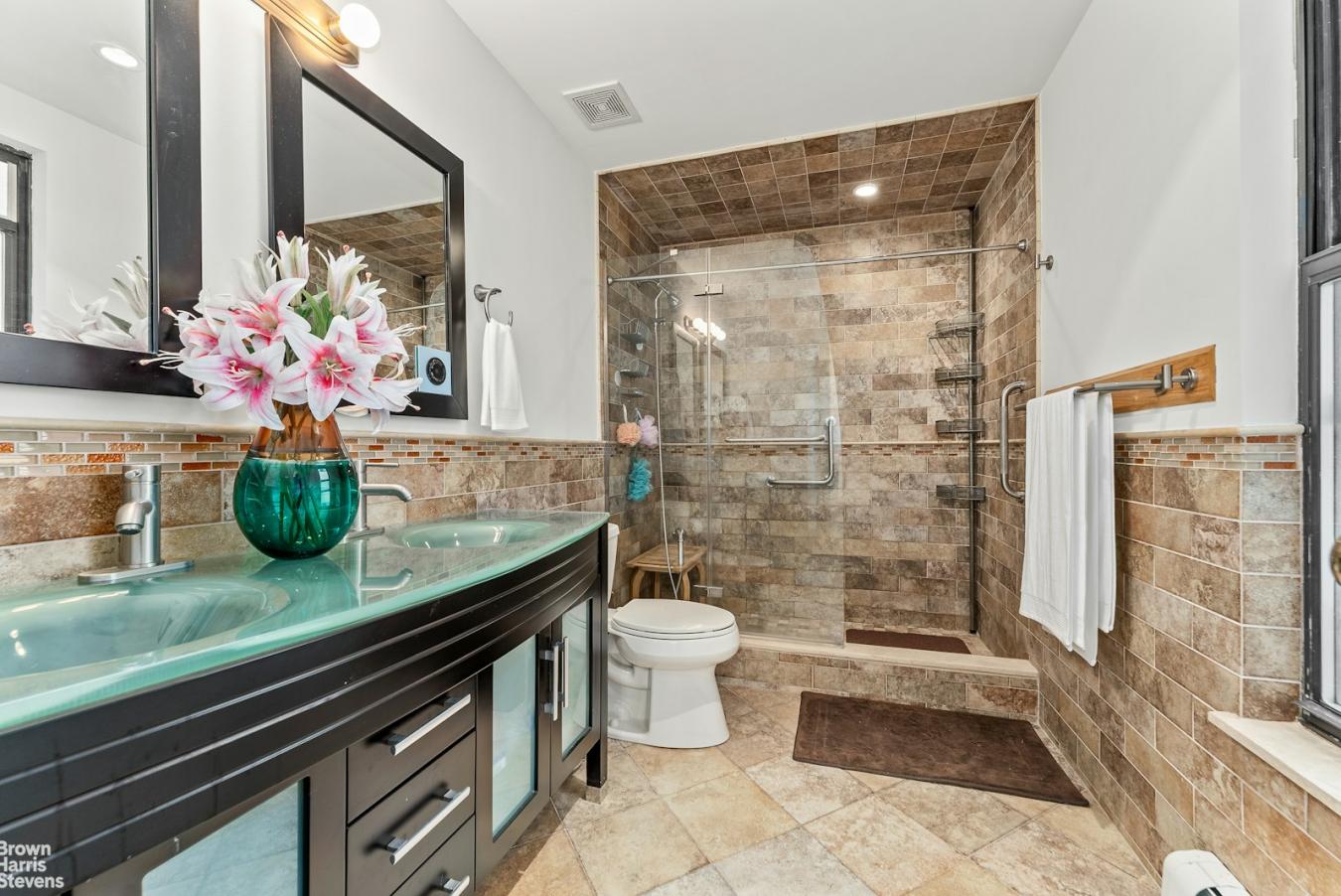 Murray Hill, New York, 10016, United States, 5 Bedrooms Bedrooms, ,4 BathroomsBathrooms,Residential,For Sale,1905231