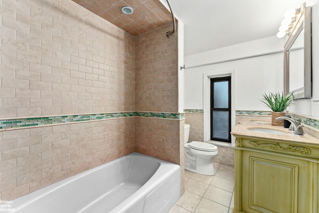 Murray Hill, New York, 10016, United States, 5 Bedrooms Bedrooms, ,4 BathroomsBathrooms,Residential,For Sale,1905231
