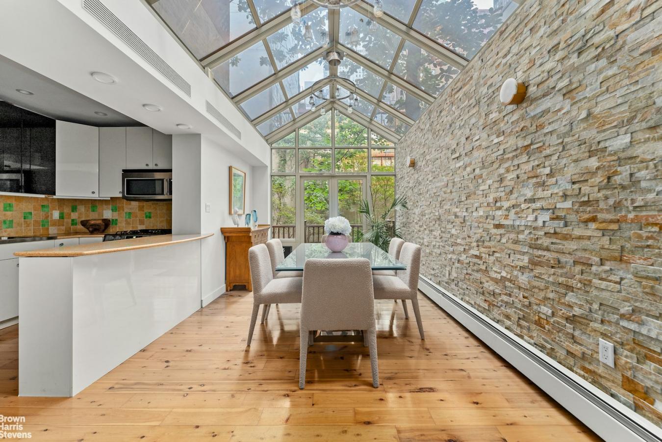 Murray Hill, New York, 10016, United States, 5 Bedrooms Bedrooms, ,4 BathroomsBathrooms,Residential,For Sale,1905231