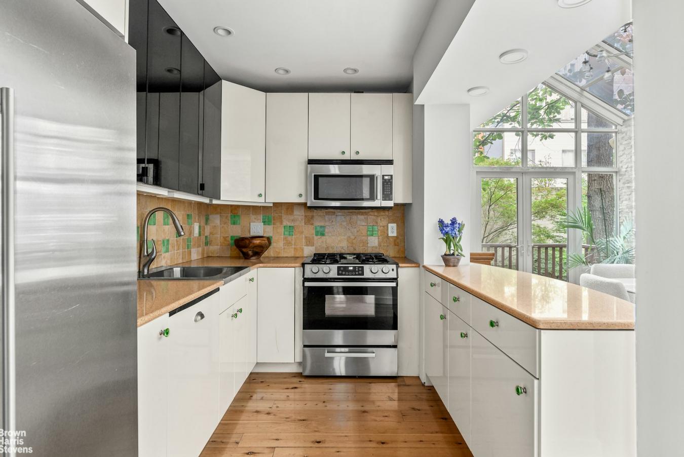 Murray Hill, New York, 10016, United States, 5 Bedrooms Bedrooms, ,4 BathroomsBathrooms,Residential,For Sale,1905231