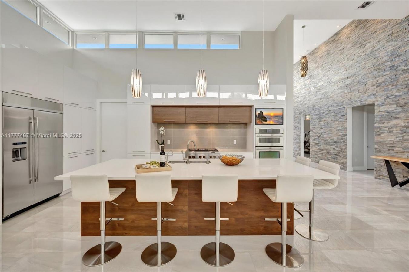 Hallandale, Florida, 33009, United States, 5 Bedrooms Bedrooms, ,5 BathroomsBathrooms,Residential,For Sale,1905439