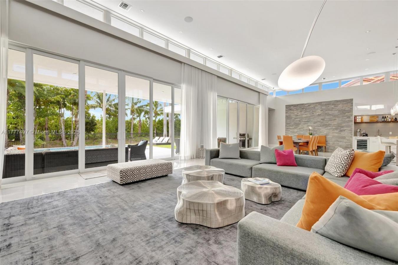 Hallandale, Florida, 33009, United States, 5 Bedrooms Bedrooms, ,5 BathroomsBathrooms,Residential,For Sale,1905439