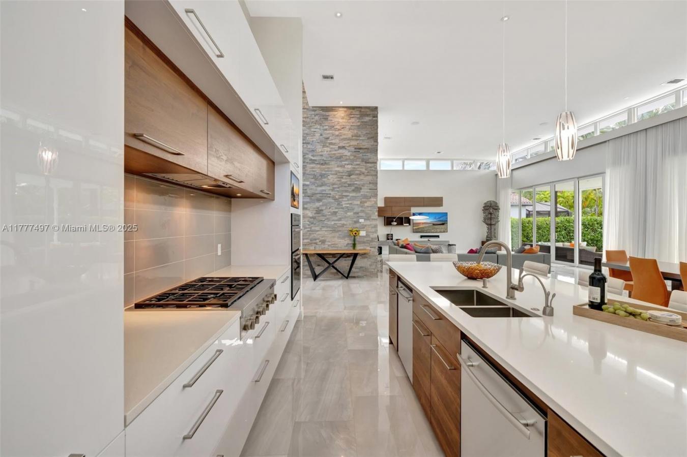 Hallandale, Florida, 33009, United States, 5 Bedrooms Bedrooms, ,5 BathroomsBathrooms,Residential,For Sale,1905439