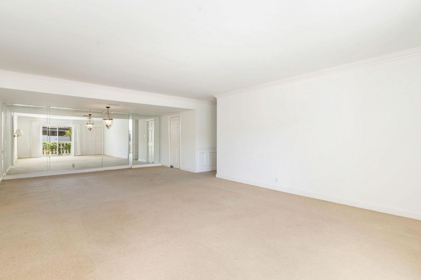 Palm Beach, Florida, 33480, United States, 3 Bedrooms Bedrooms, ,2 BathroomsBathrooms,Residential,For Sale,1905229