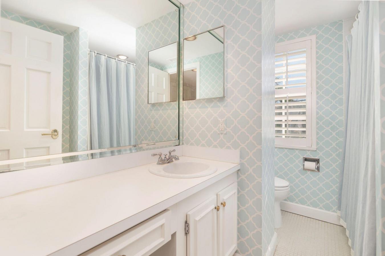 Palm Beach, Florida, 33480, United States, 3 Bedrooms Bedrooms, ,2 BathroomsBathrooms,Residential,For Sale,1905229