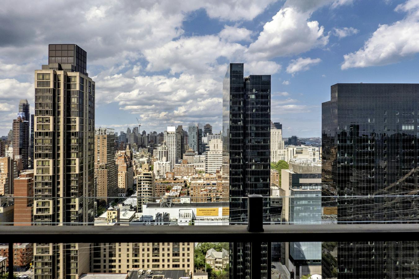 New York, New York, 10022, United States, 3 Bedrooms Bedrooms, ,3 BathroomsBathrooms,Residential,For Sale,1905226