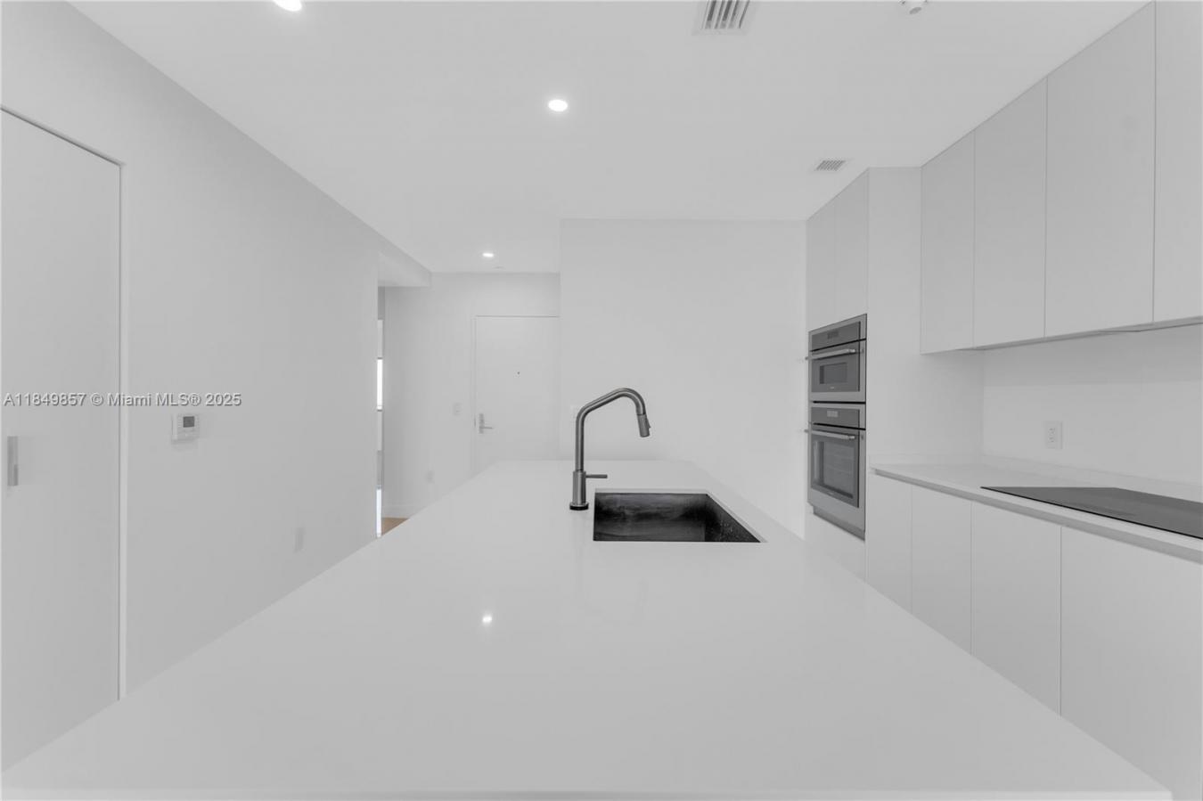 Miami, Florida, 33137, United States, 2 Bedrooms Bedrooms, ,3 BathroomsBathrooms,Residential,For Sale,1905438