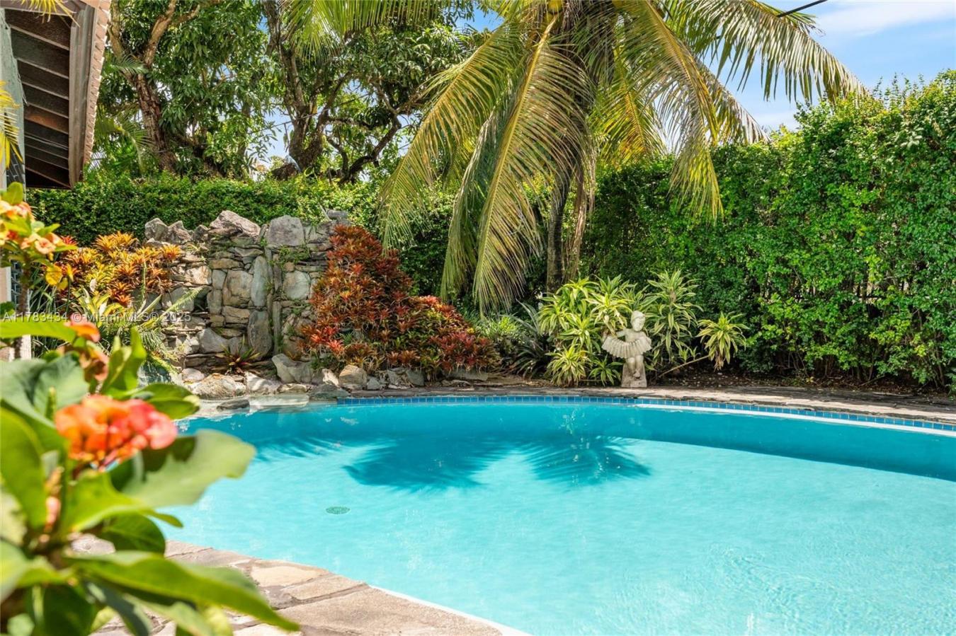 Coral Gables, Florida, 33146, United States, 2 Bedrooms Bedrooms, ,3 BathroomsBathrooms,Residential,For Sale,1934139