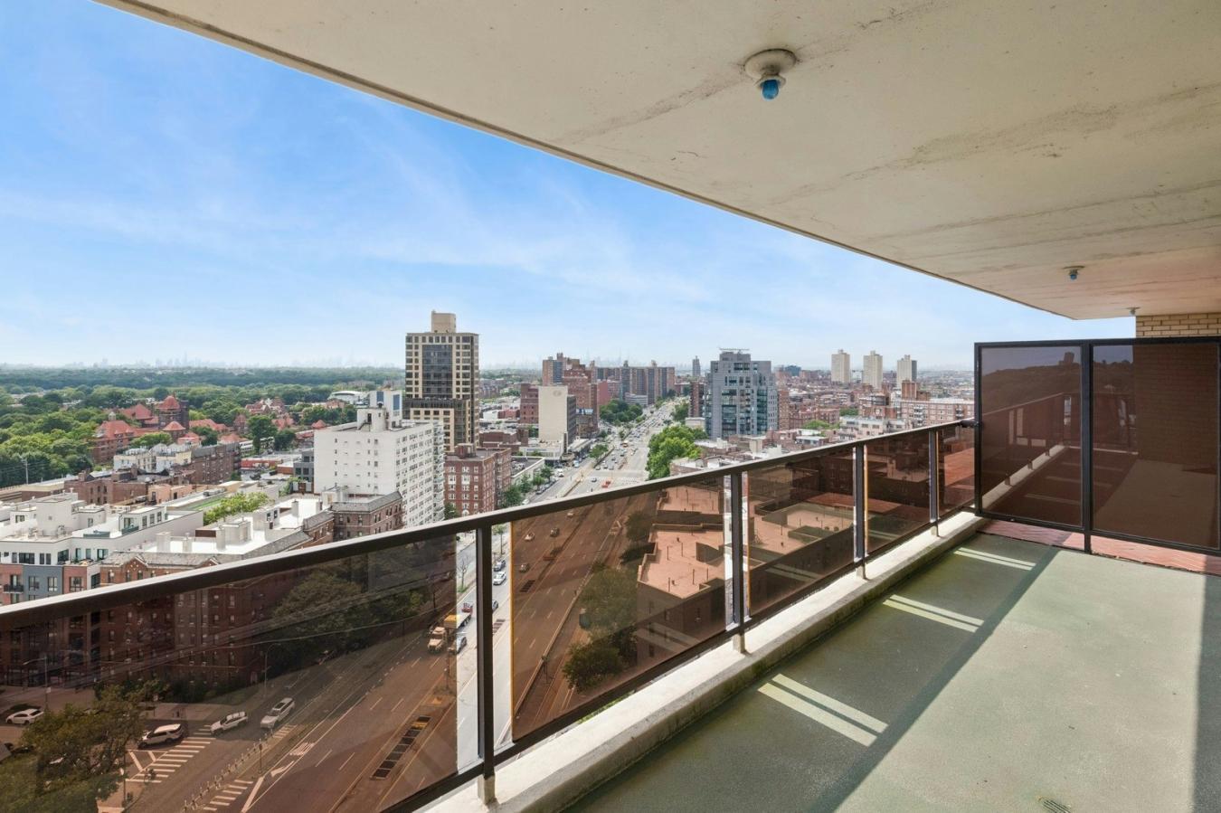 Forest Hills, New York, 11375, United States, 3 Bedrooms Bedrooms, ,2 BathroomsBathrooms,Residential,For Sale,1905208