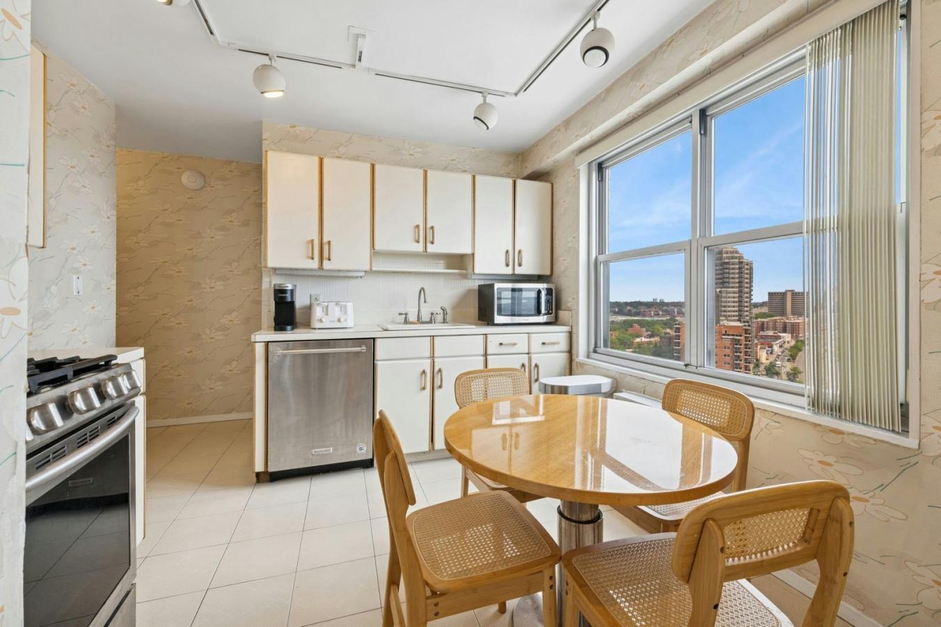 Forest Hills, New York, 11375, United States, 3 Bedrooms Bedrooms, ,2 BathroomsBathrooms,Residential,For Sale,1905208
