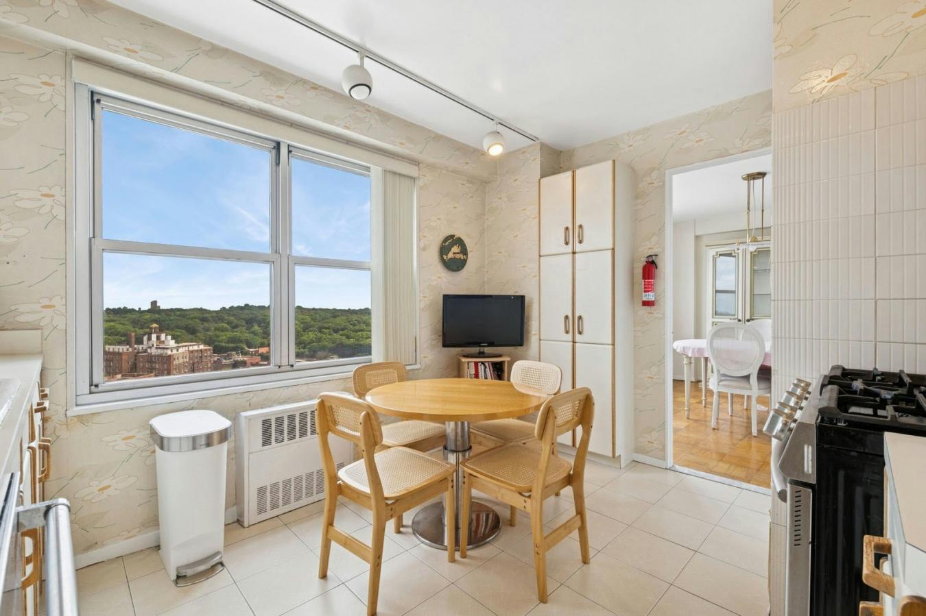 Forest Hills, New York, 11375, United States, 3 Bedrooms Bedrooms, ,2 BathroomsBathrooms,Residential,For Sale,1905208