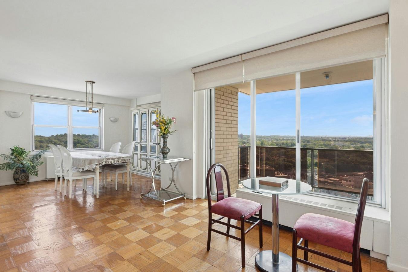 Forest Hills, New York, 11375, United States, 3 Bedrooms Bedrooms, ,2 BathroomsBathrooms,Residential,For Sale,1905208