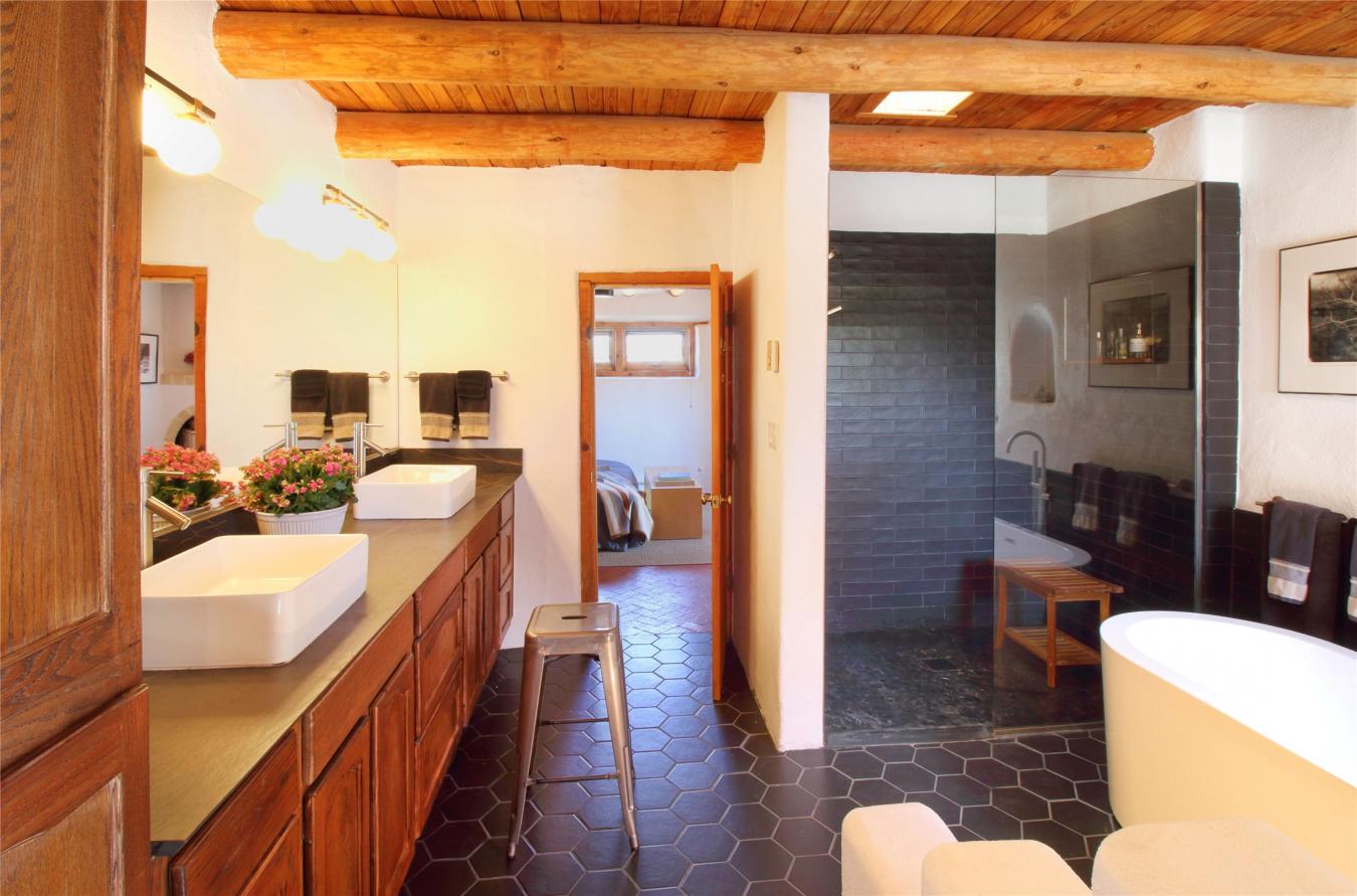 Santa Fe, Santa Fe, 87508, United States, 4 Bedrooms Bedrooms, ,3 BathroomsBathrooms,Residential,For Sale,1907936