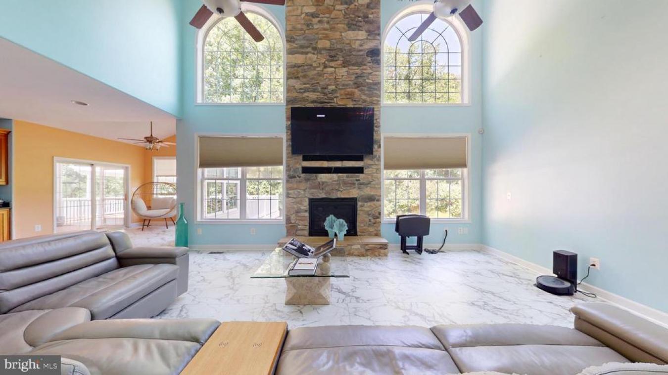 LA PLATA, CHARLES, 20646, United States, 6 Bedrooms Bedrooms, ,5 BathroomsBathrooms,Residential,For Sale,1907933