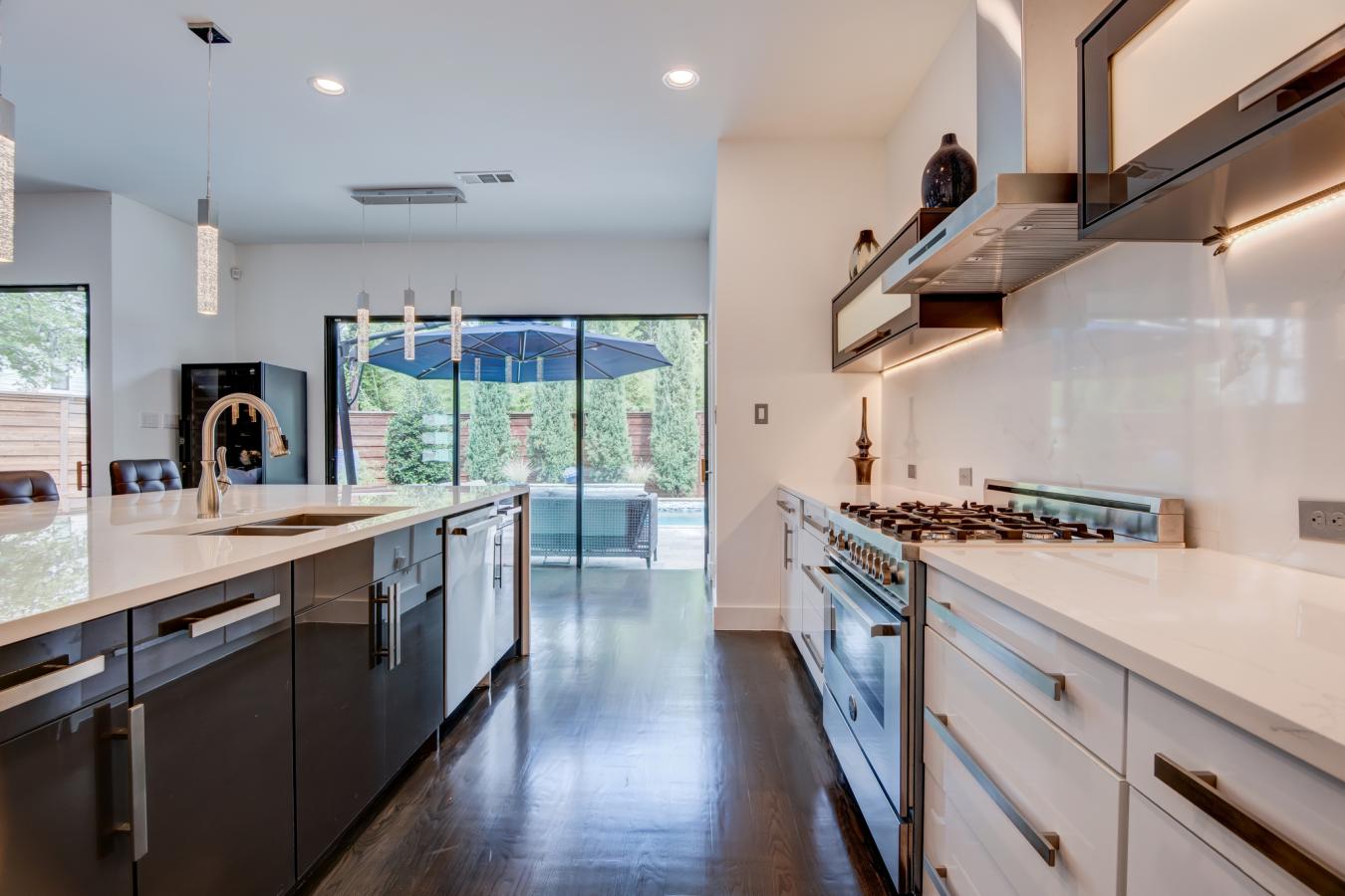Dallas, Dallas, 75206, United States, 4 Bedrooms Bedrooms, ,3 BathroomsBathrooms,Residential,For Sale,1907932