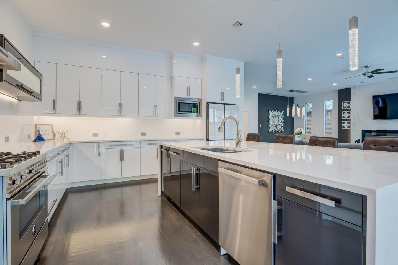 Dallas, Dallas, 75206, United States, 4 Bedrooms Bedrooms, ,3 BathroomsBathrooms,Residential,For Sale,1907932