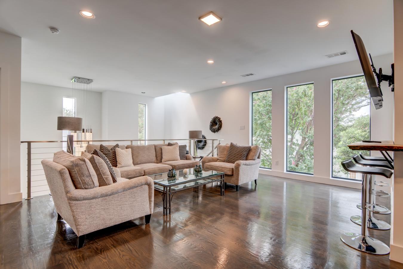 Dallas, Dallas, 75206, United States, 4 Bedrooms Bedrooms, ,3 BathroomsBathrooms,Residential,For Sale,1907932