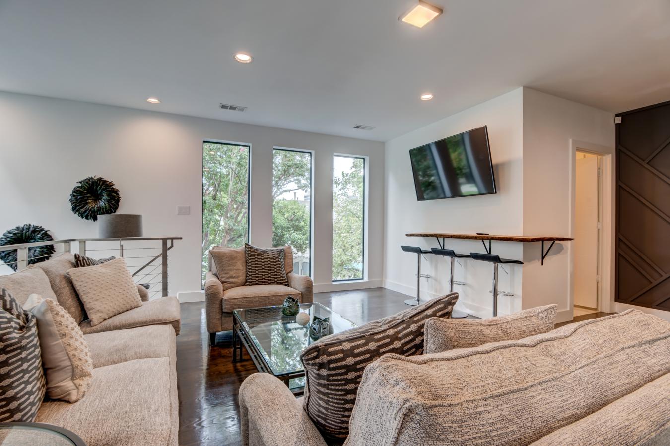 Dallas, Dallas, 75206, United States, 4 Bedrooms Bedrooms, ,3 BathroomsBathrooms,Residential,For Sale,1907932