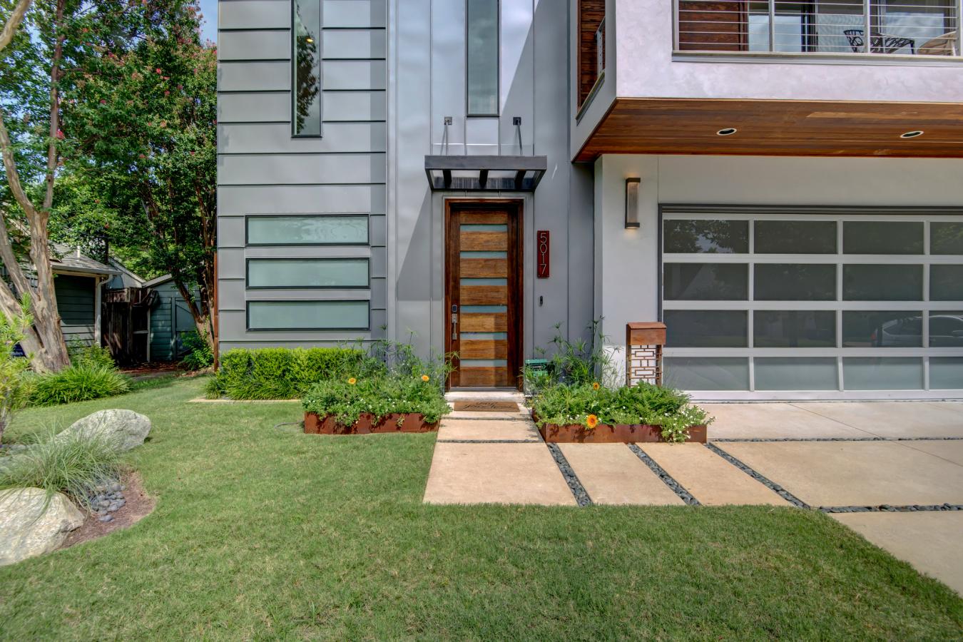 Dallas, Dallas, 75206, United States, 4 Bedrooms Bedrooms, ,3 BathroomsBathrooms,Residential,For Sale,1907932