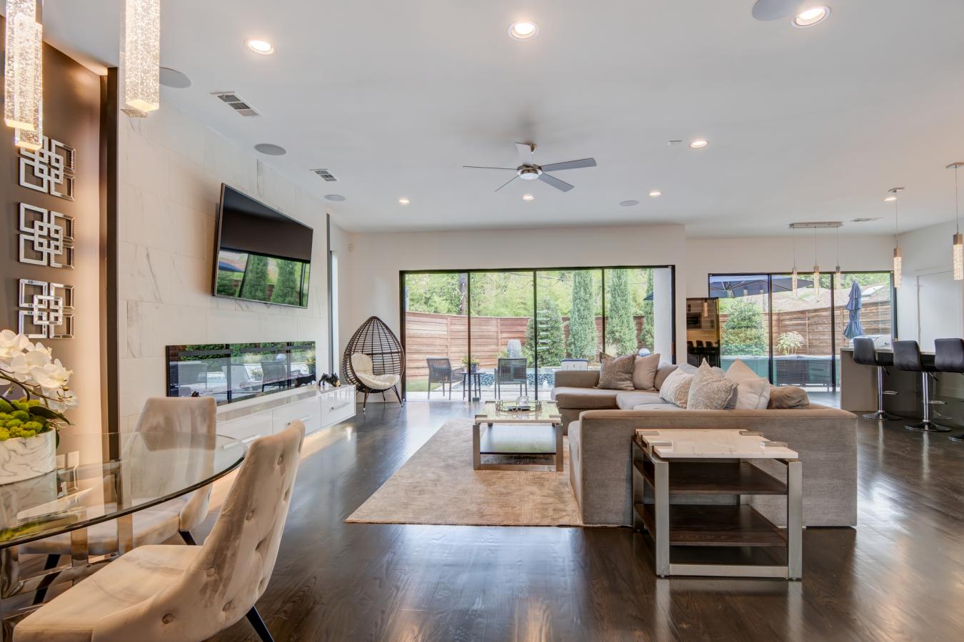 Dallas, Dallas, 75206, United States, 4 Bedrooms Bedrooms, ,3 BathroomsBathrooms,Residential,For Sale,1907932