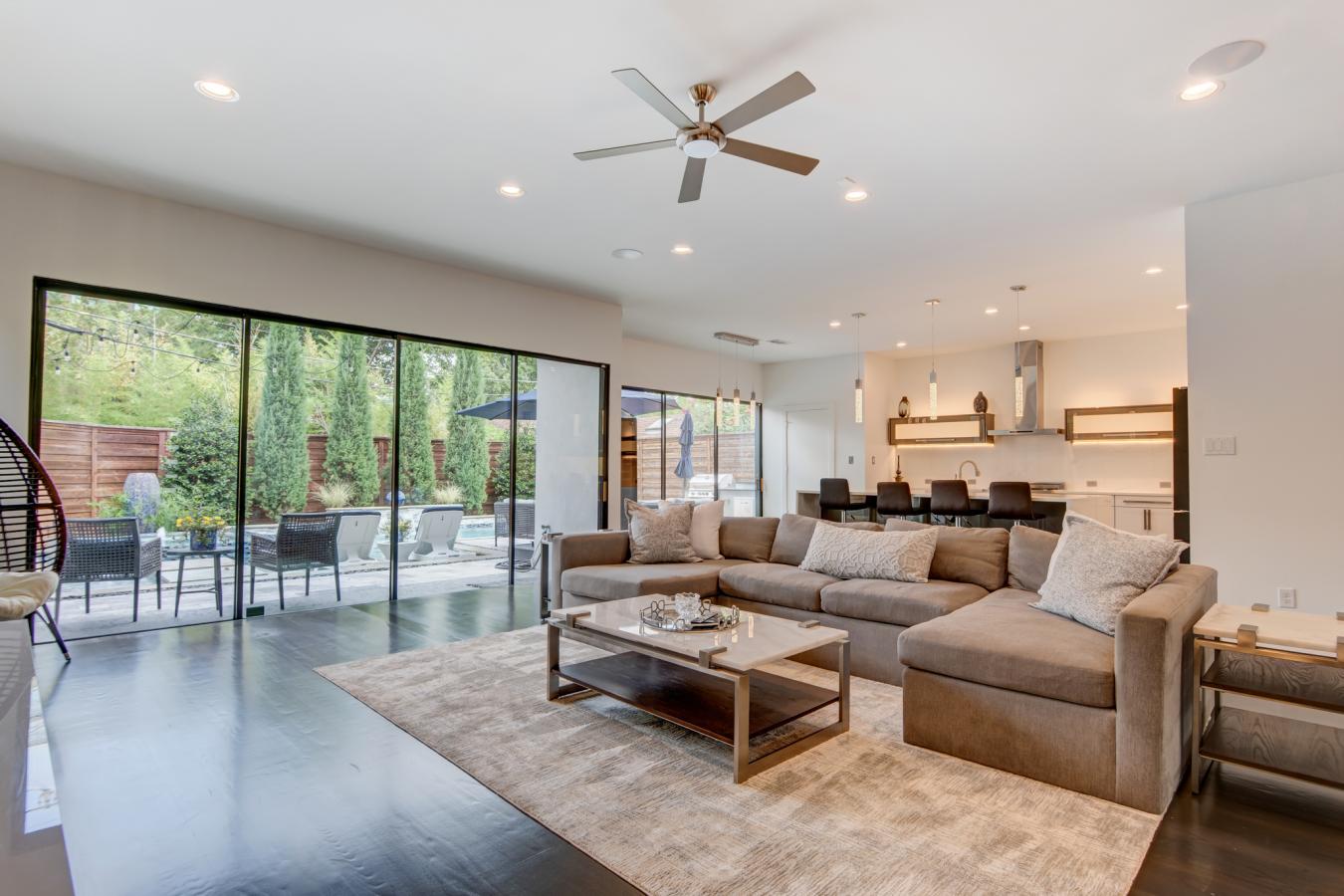 Dallas, Dallas, 75206, United States, 4 Bedrooms Bedrooms, ,3 BathroomsBathrooms,Residential,For Sale,1907932