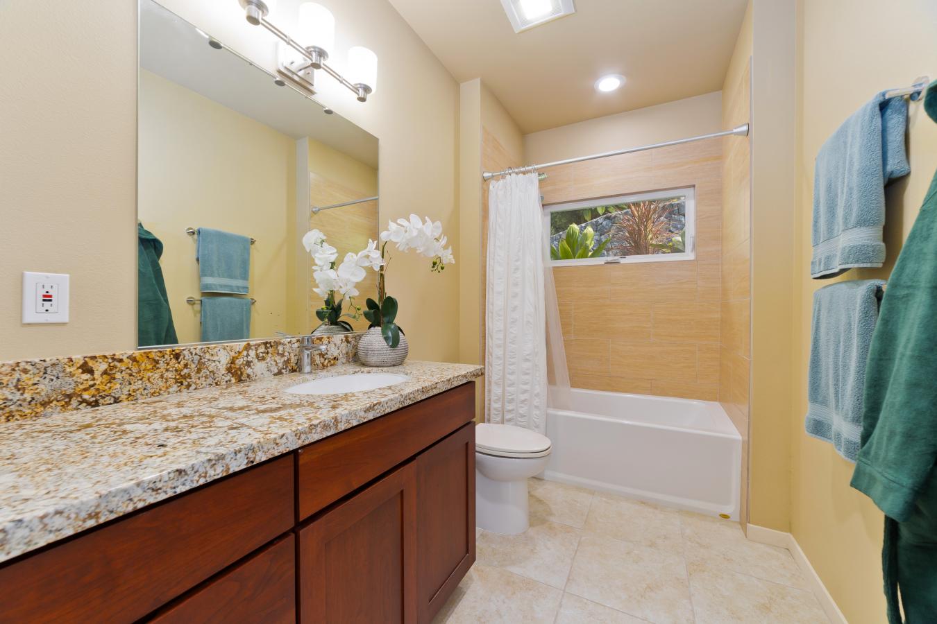 Holualoa, Hawaii, 96725, United States, 3 Bedrooms Bedrooms, ,3 BathroomsBathrooms,Residential,For Sale,1907929