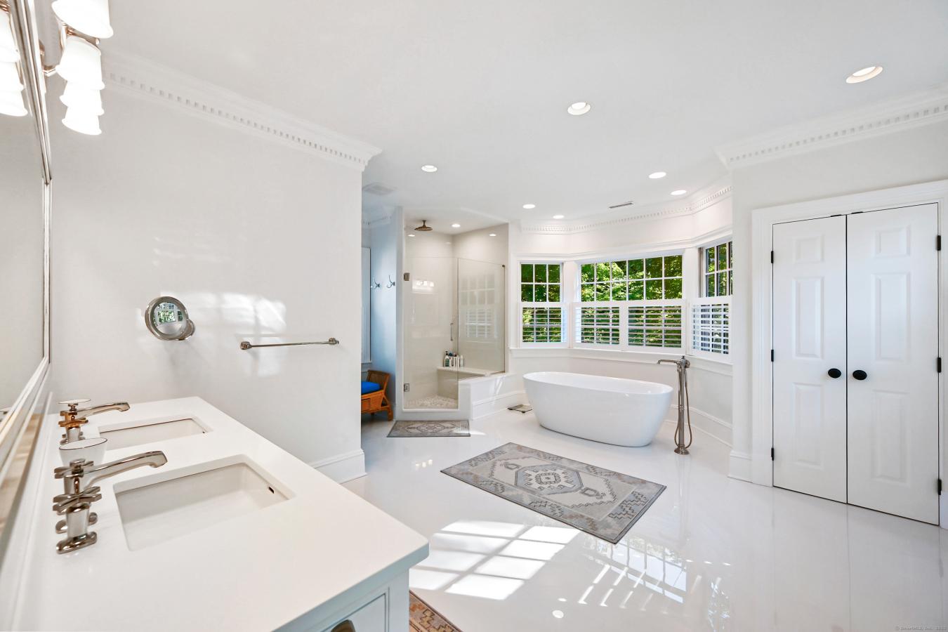 Fairfield, Connecticut, 06880, United States, 6 Bedrooms Bedrooms, ,8 BathroomsBathrooms,Residential,For Sale,1907926