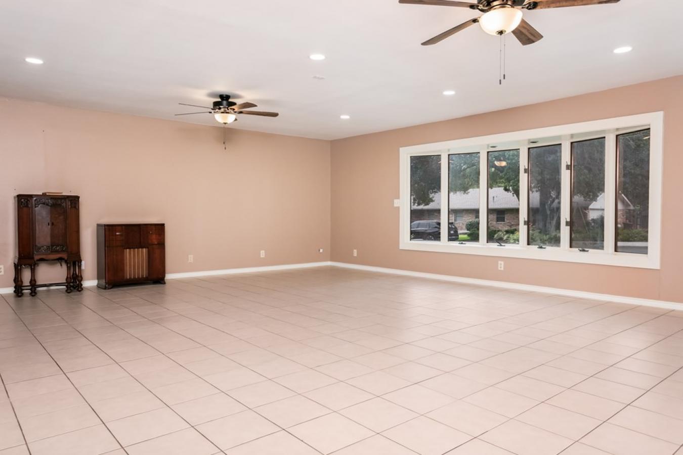 Fredericksburg, Gillespie, 78624, United States, 4 Bedrooms Bedrooms, ,3 BathroomsBathrooms,Residential,For Sale,1907917